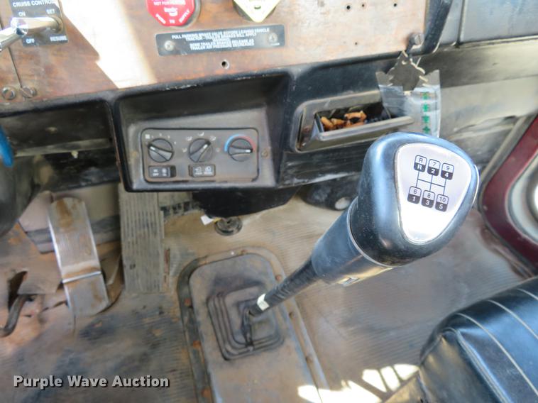 image for item DE6368 2000 Peterbilt 378 vacuum truck