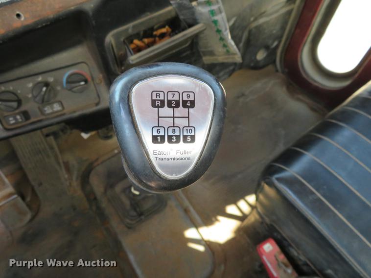 image for item DE6368 2000 Peterbilt 378 vacuum truck