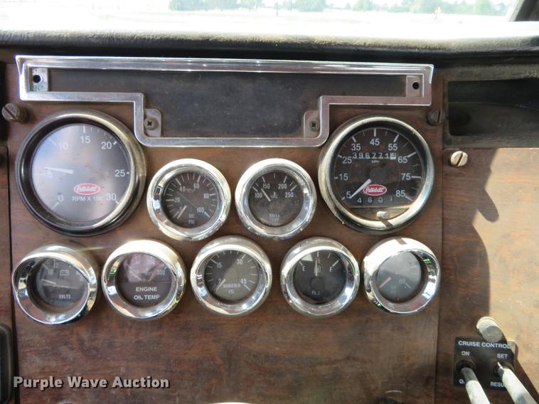 image for item DE6368 2000 Peterbilt 378 vacuum truck