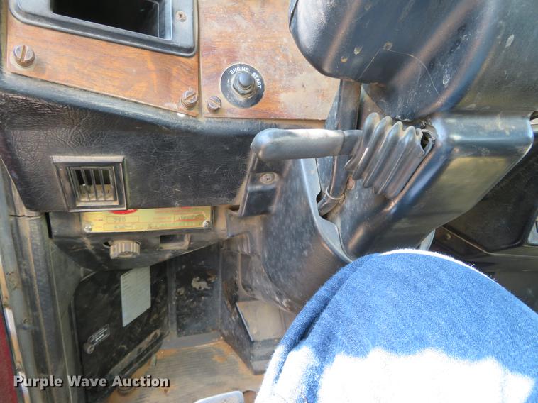 image for item DE6368 2000 Peterbilt 378 vacuum truck