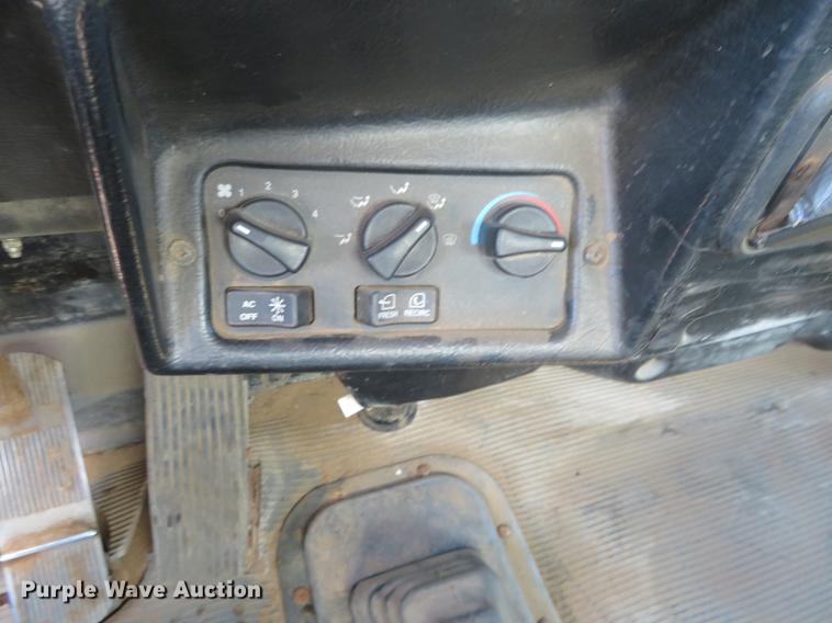 image for item DE6368 2000 Peterbilt 378 vacuum truck