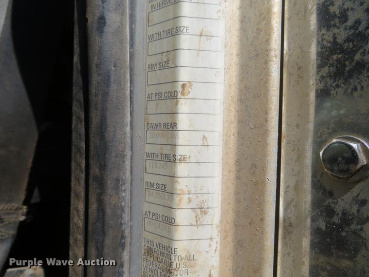 image for item DE6368 2000 Peterbilt 378 vacuum truck