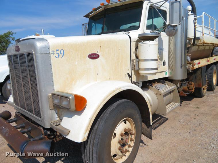 image for item DE6368 2000 Peterbilt 378 vacuum truck