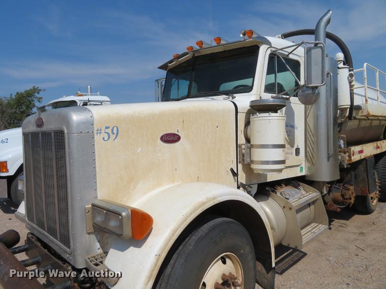 image for item DE6368 2000 Peterbilt 378 vacuum truck