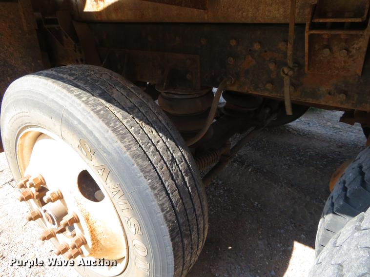 image for item DE6368 2000 Peterbilt 378 vacuum truck