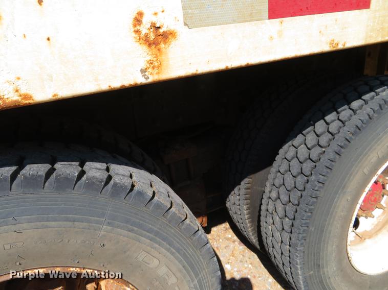 image for item DE6368 2000 Peterbilt 378 vacuum truck