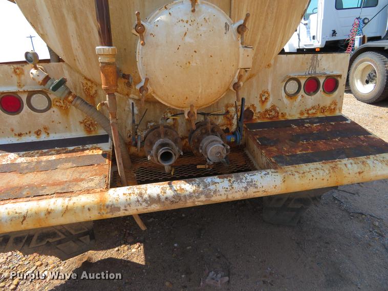 image for item DE6368 2000 Peterbilt 378 vacuum truck