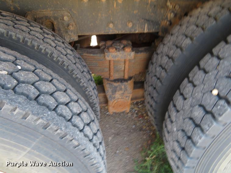 image for item DE6368 2000 Peterbilt 378 vacuum truck