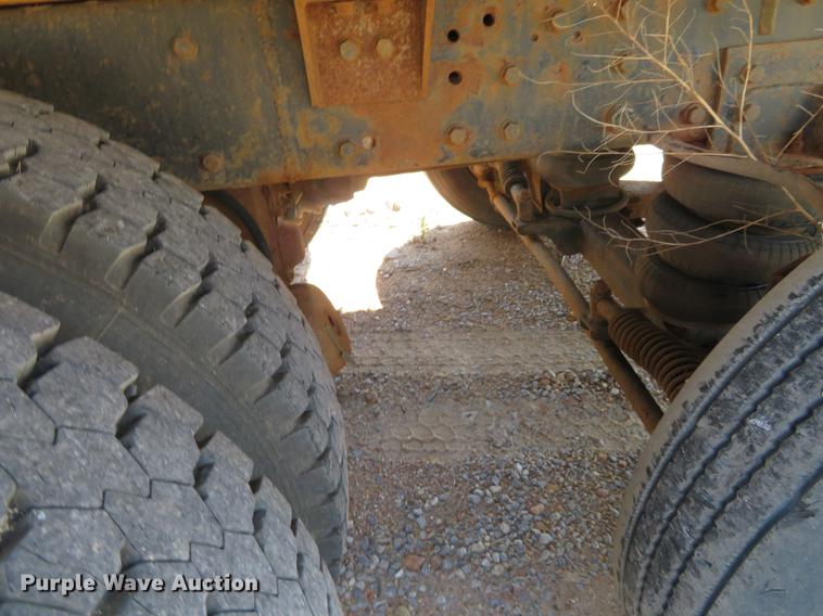 image for item DE6368 2000 Peterbilt 378 vacuum truck