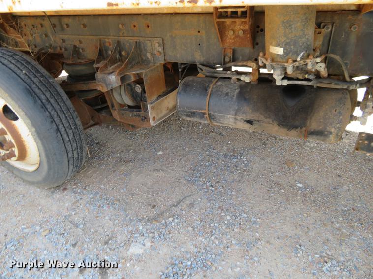 image for item DE6368 2000 Peterbilt 378 vacuum truck