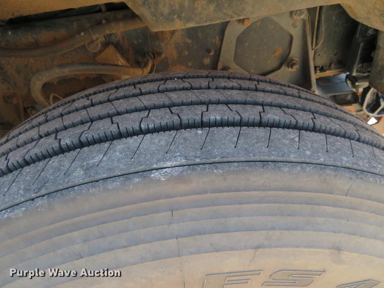 image for item DE6368 2000 Peterbilt 378 vacuum truck