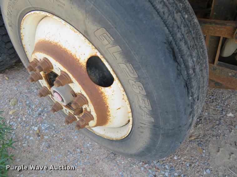 image for item DE6368 2000 Peterbilt 378 vacuum truck