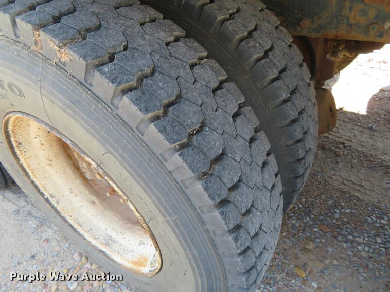 image for item DE6368 2000 Peterbilt 378 vacuum truck