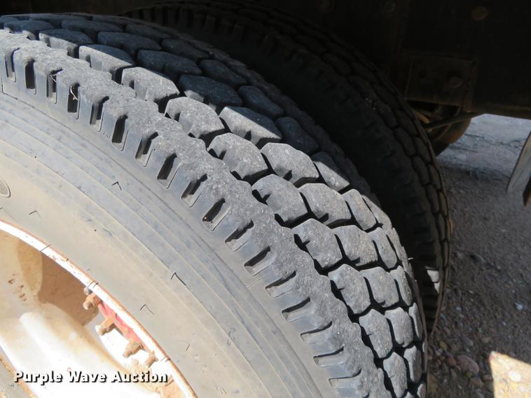 image for item DE6368 2000 Peterbilt 378 vacuum truck