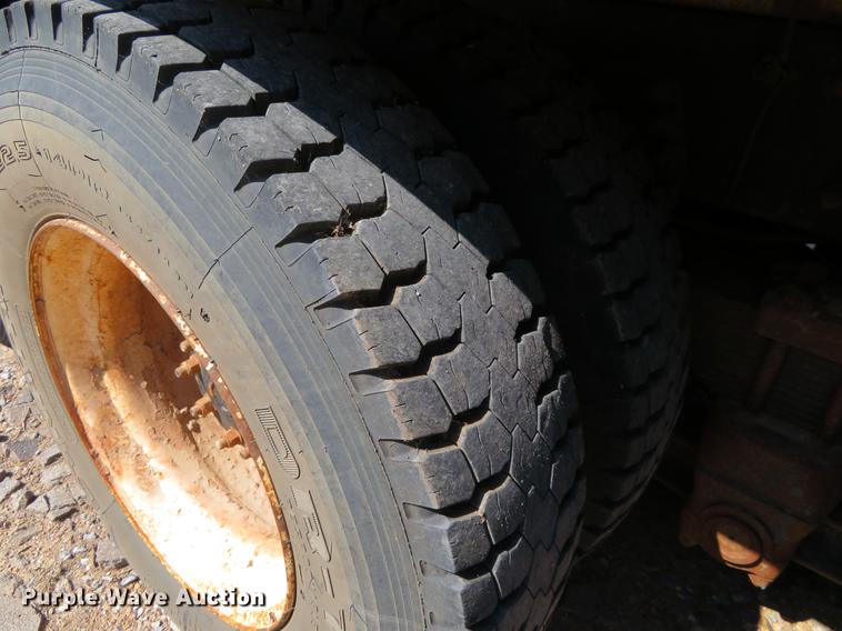 image for item DE6368 2000 Peterbilt 378 vacuum truck