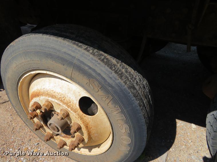 image for item DE6368 2000 Peterbilt 378 vacuum truck