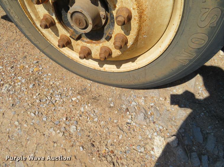 image for item DE6368 2000 Peterbilt 378 vacuum truck