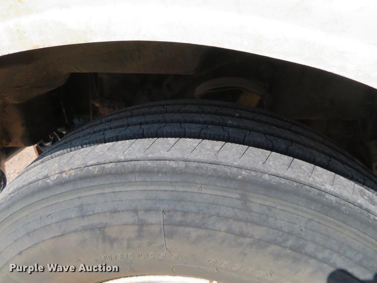 image for item DE6368 2000 Peterbilt 378 vacuum truck