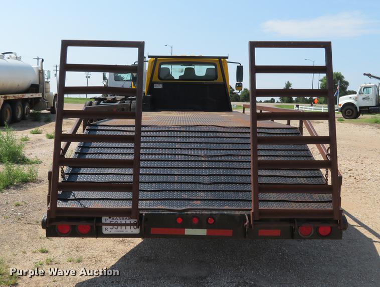 image for item DE6369 2004 International 4300 flatbed truck