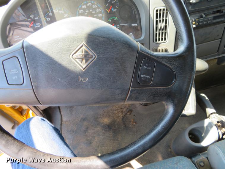 image for item DE6369 2004 International 4300 flatbed truck