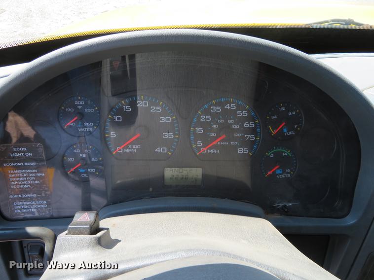 image for item DE6369 2004 International 4300 flatbed truck