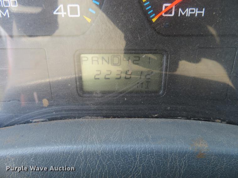 image for item DE6369 2004 International 4300 flatbed truck