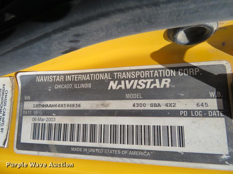 image for item DE6369 2004 International 4300 flatbed truck