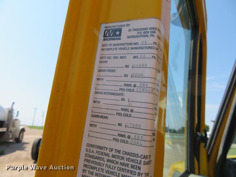 image for item DE6369 2004 International 4300 flatbed truck