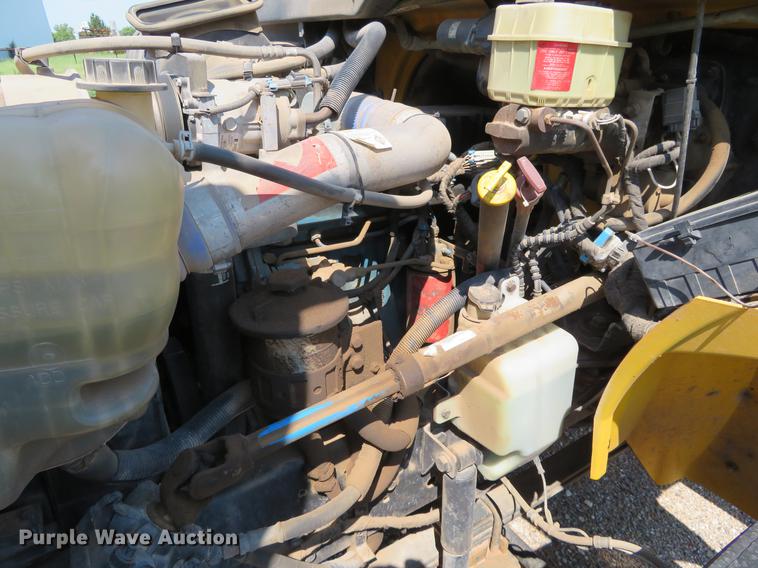 image for item DE6369 2004 International 4300 flatbed truck