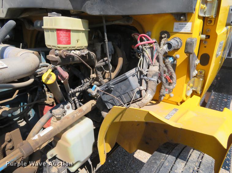 image for item DE6369 2004 International 4300 flatbed truck