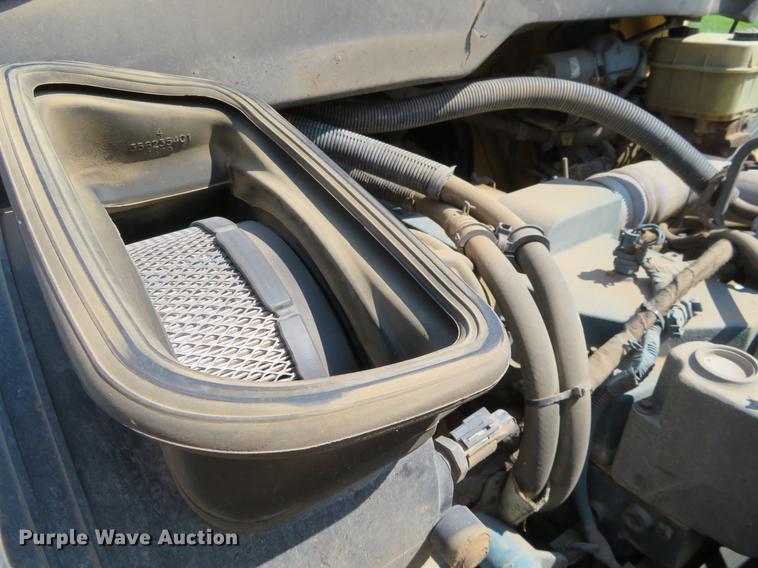 image for item DE6369 2004 International 4300 flatbed truck