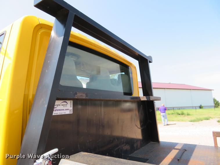 image for item DE6369 2004 International 4300 flatbed truck