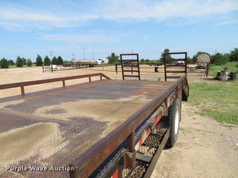 image for item DE6369 2004 International 4300 flatbed truck