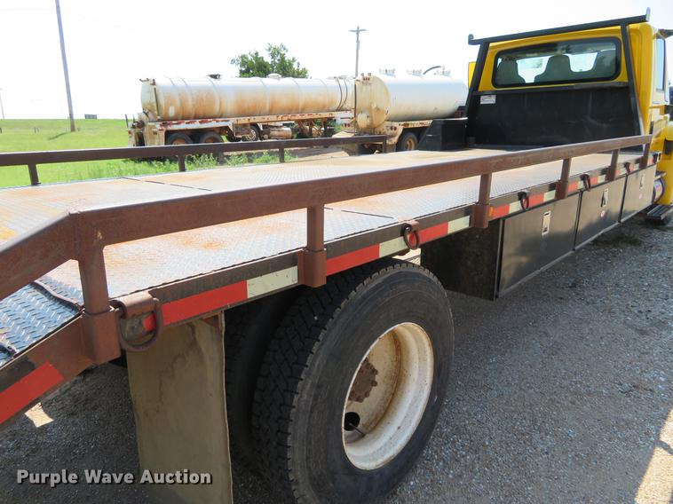 image for item DE6369 2004 International 4300 flatbed truck