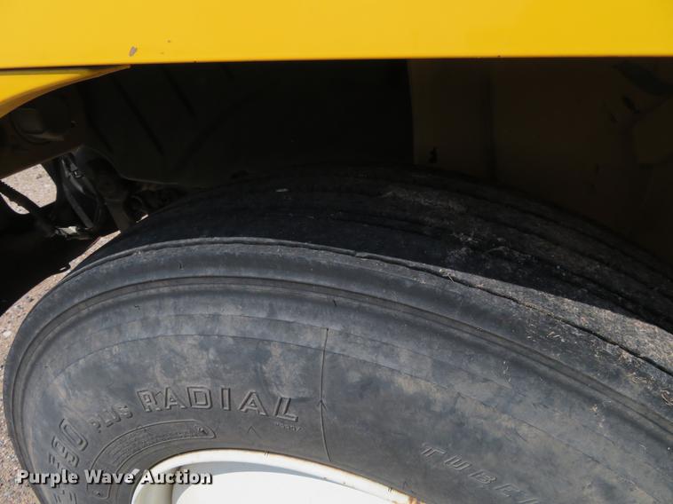 image for item DE6369 2004 International 4300 flatbed truck