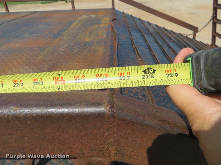 image for item DE6369 2004 International 4300 flatbed truck