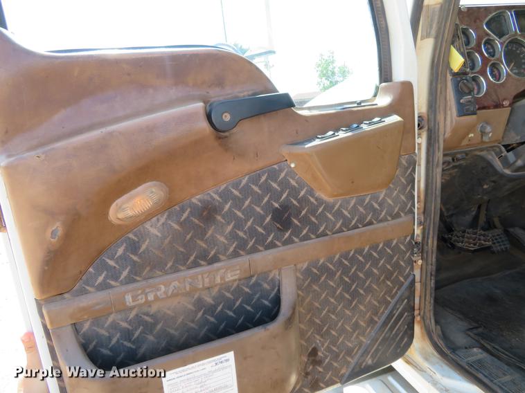 image for item DE6370 2011 Mack Granite semi truck