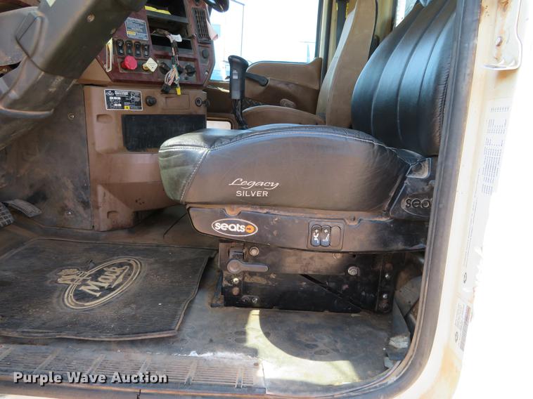 image for item DE6370 2011 Mack Granite semi truck