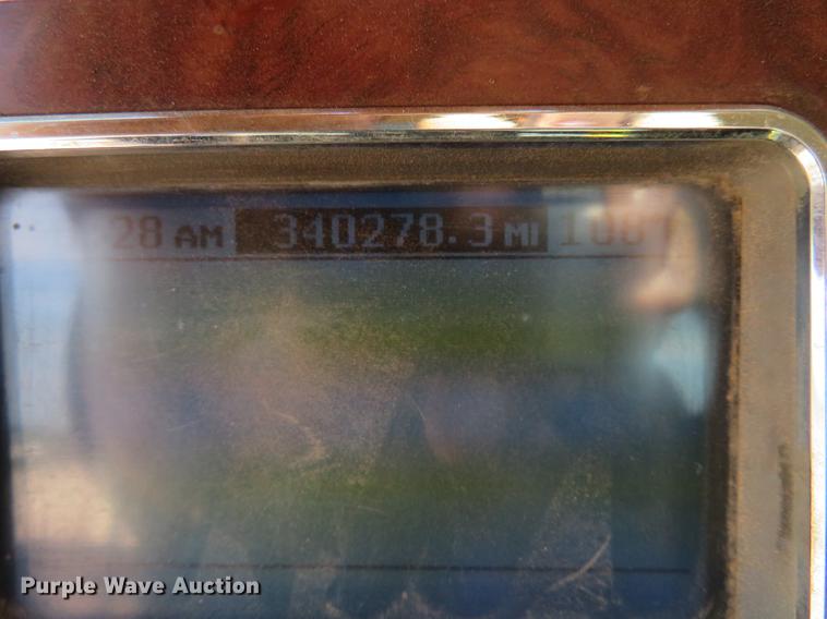 image for item DE6370 2011 Mack Granite semi truck