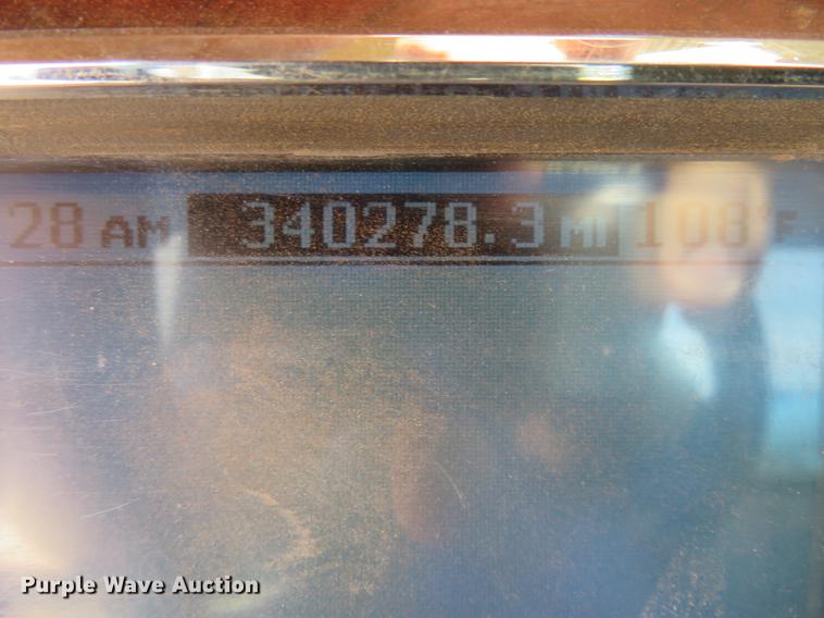 image for item DE6370 2011 Mack Granite semi truck