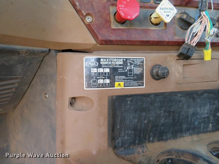 image for item DE6370 2011 Mack Granite semi truck