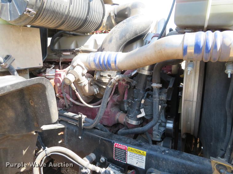 image for item DE6370 2011 Mack Granite semi truck