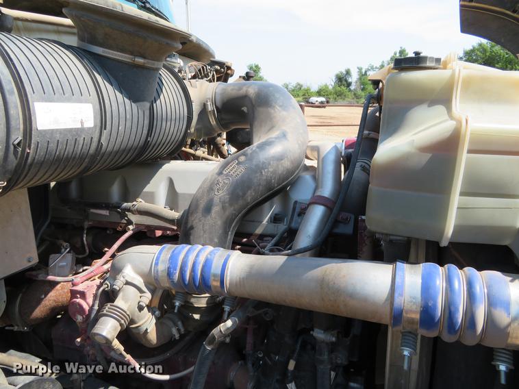 image for item DE6370 2011 Mack Granite semi truck