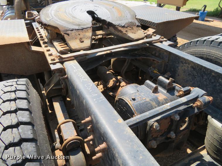 image for item DE6370 2011 Mack Granite semi truck