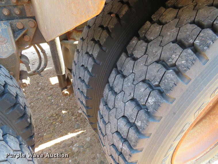 image for item DE6370 2011 Mack Granite semi truck