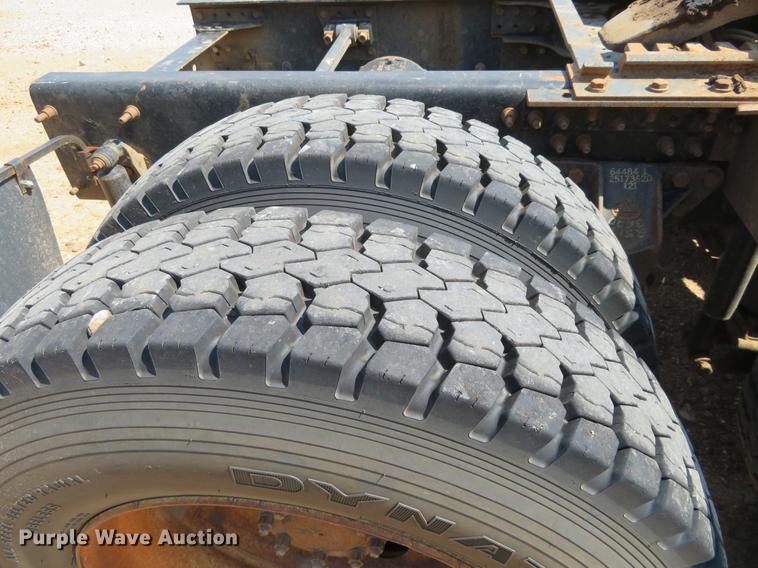 image for item DE6370 2011 Mack Granite semi truck