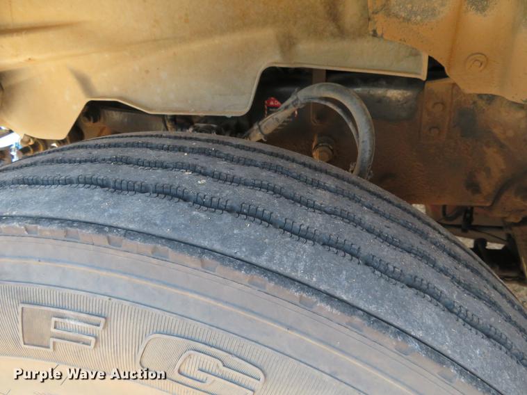 image for item DE6370 2011 Mack Granite semi truck