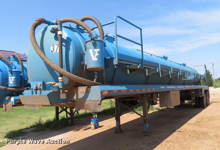 image for item DE6371 2010 VE EV-130 tank trailer