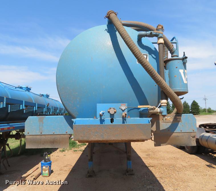 image for item DE6371 2010 VE EV-130 tank trailer