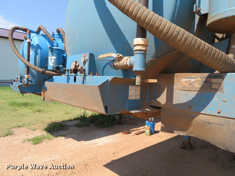 image for item DE6371 2010 VE EV-130 tank trailer